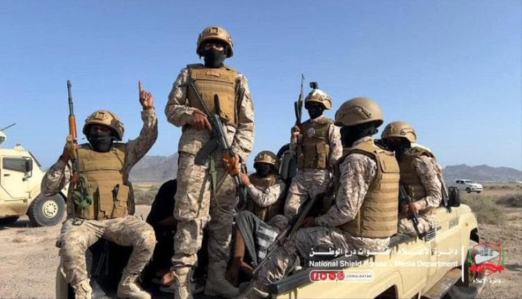 Houthi Missile Attack Injures 8 in Al-Kh