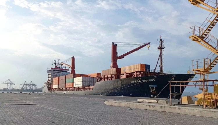Aden Customs Explosion Results in Citizen Losses