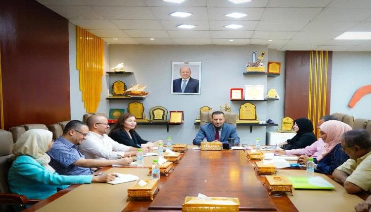 محافظ عدن يناقش دعم المرأة مع وفد أممي