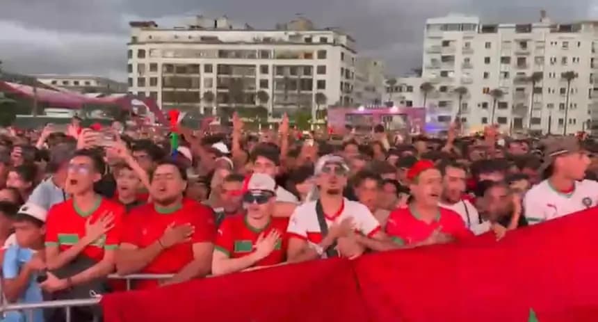Casablanca Residents Sing National Anthem Together in Fan Zone Amid Touching Emotions