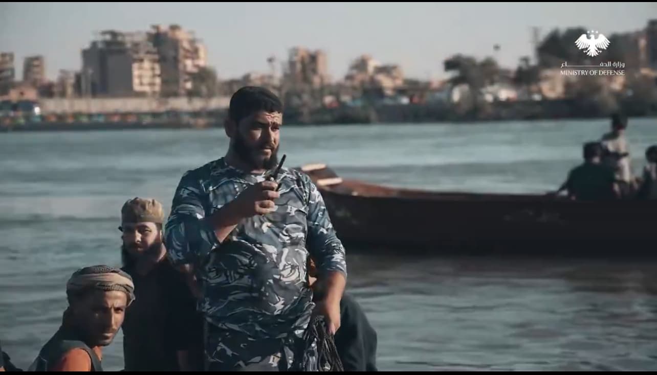 Defense Minister: Forces assist Deir Ezzor amid Euphrates rise