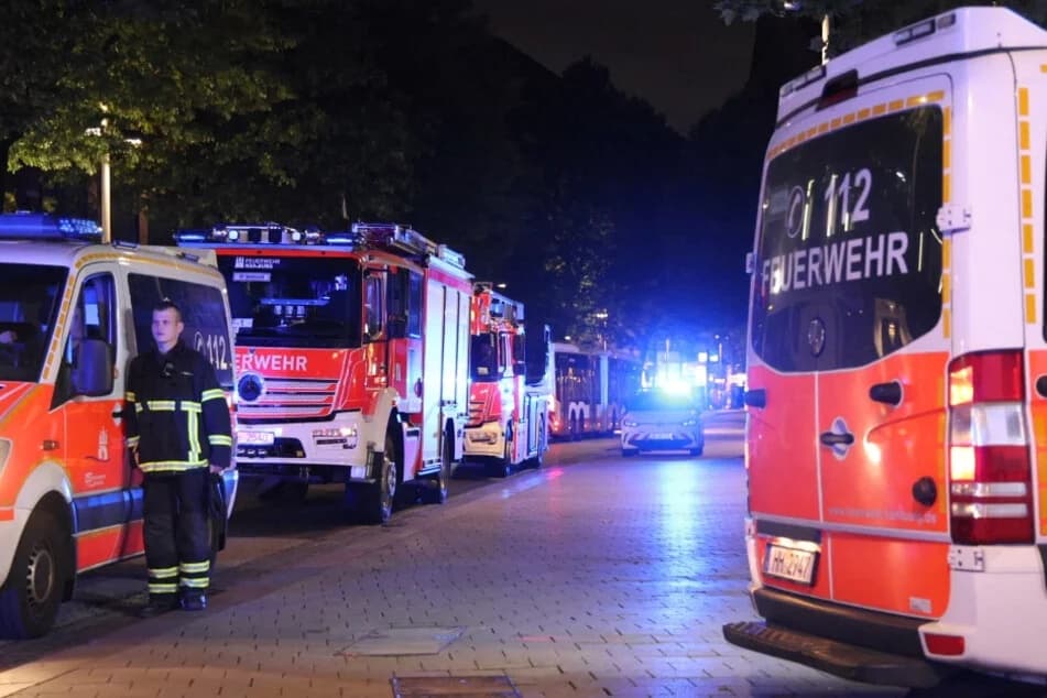 Man dies after fall on Hamburg tracks
