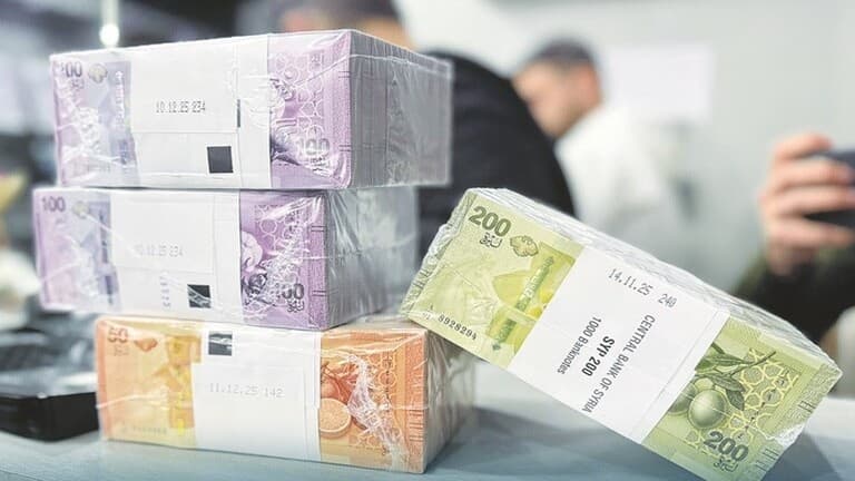 سعر صرف الدولار واليورو والذهب في سوريا الأحد
