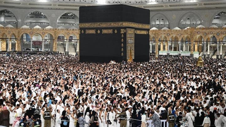 السعودية تشرع في إصدار تأشيرات العمرة المتعددة
