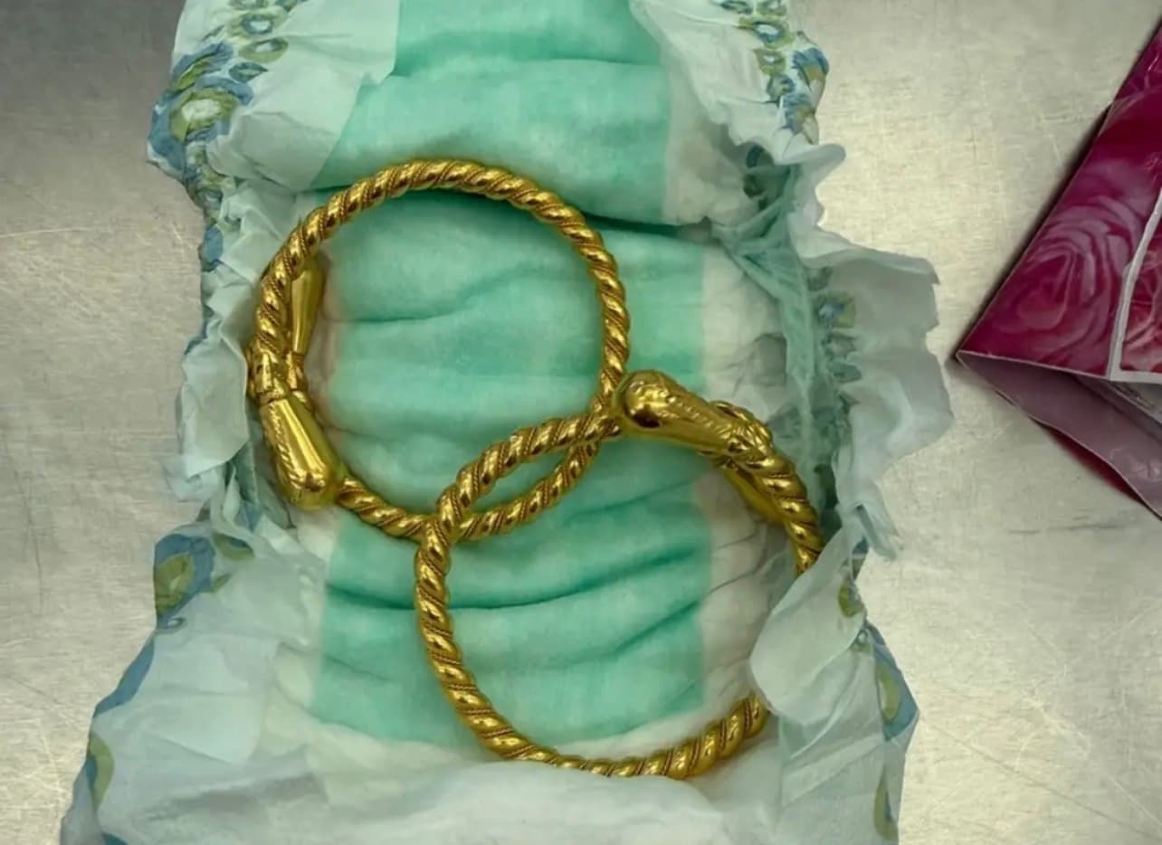 Germany uncovers gold jewelry in diaper bag from Iraq