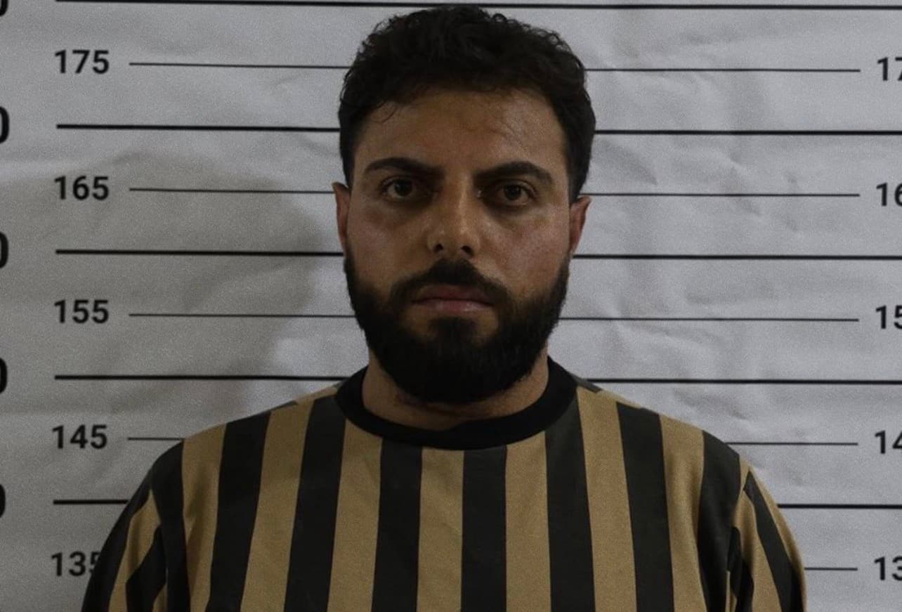 Bus driver detained in rural Damascus for playing songs praising the ousted regime and its leader