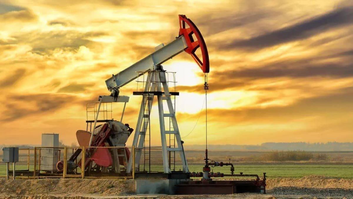 Oil Prices Jump 8% After Trump Reimposes Sanctions on Iran