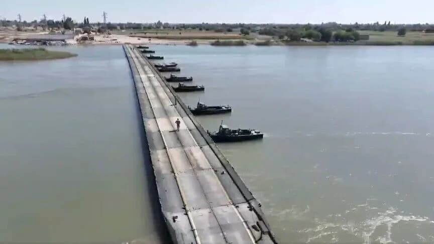 الإعلام التركي الرسمي: الجيش التركي يصل ضفتي الفرات في سوريا عبر جسر عائم