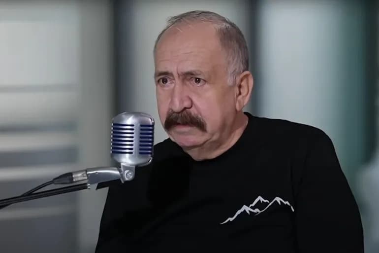 بشار إسماعيل يعلن حبّه ودعمه للشرع رغم الاتهامات