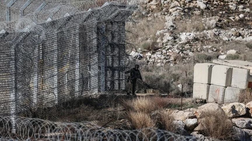 إسرائيل تعيد 3 مواطنين تسللوا لسوريا