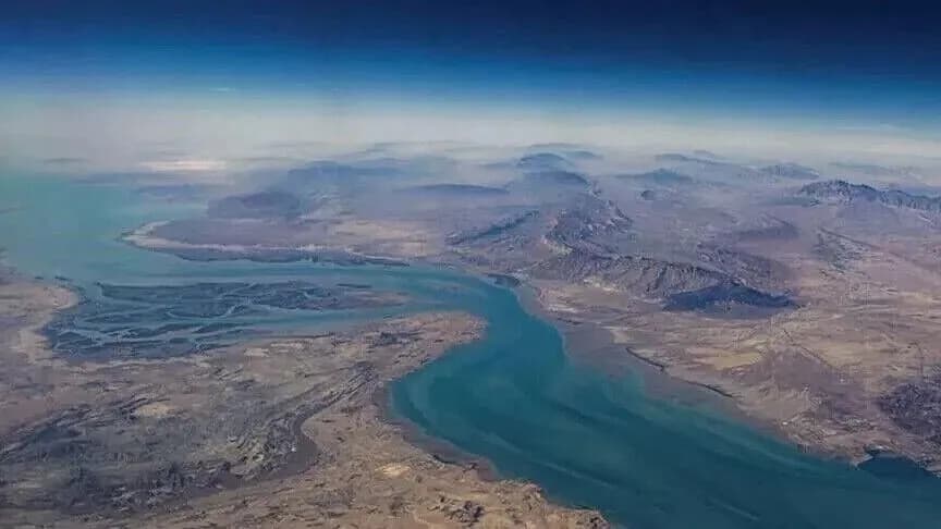 إيران: مضيق هرمز ملكنا ولا يمكن انتزاعه من سيادتنا