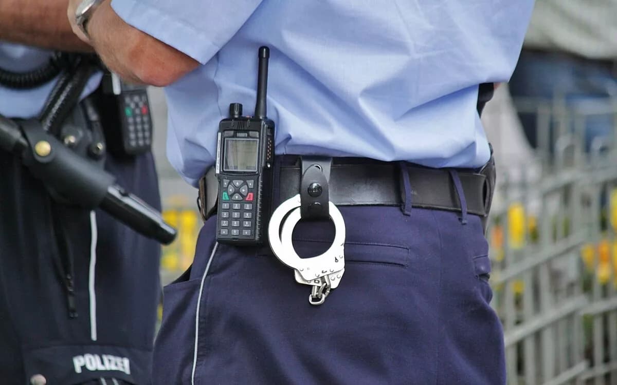 Syrian man threatens with knife in Germany parking lot