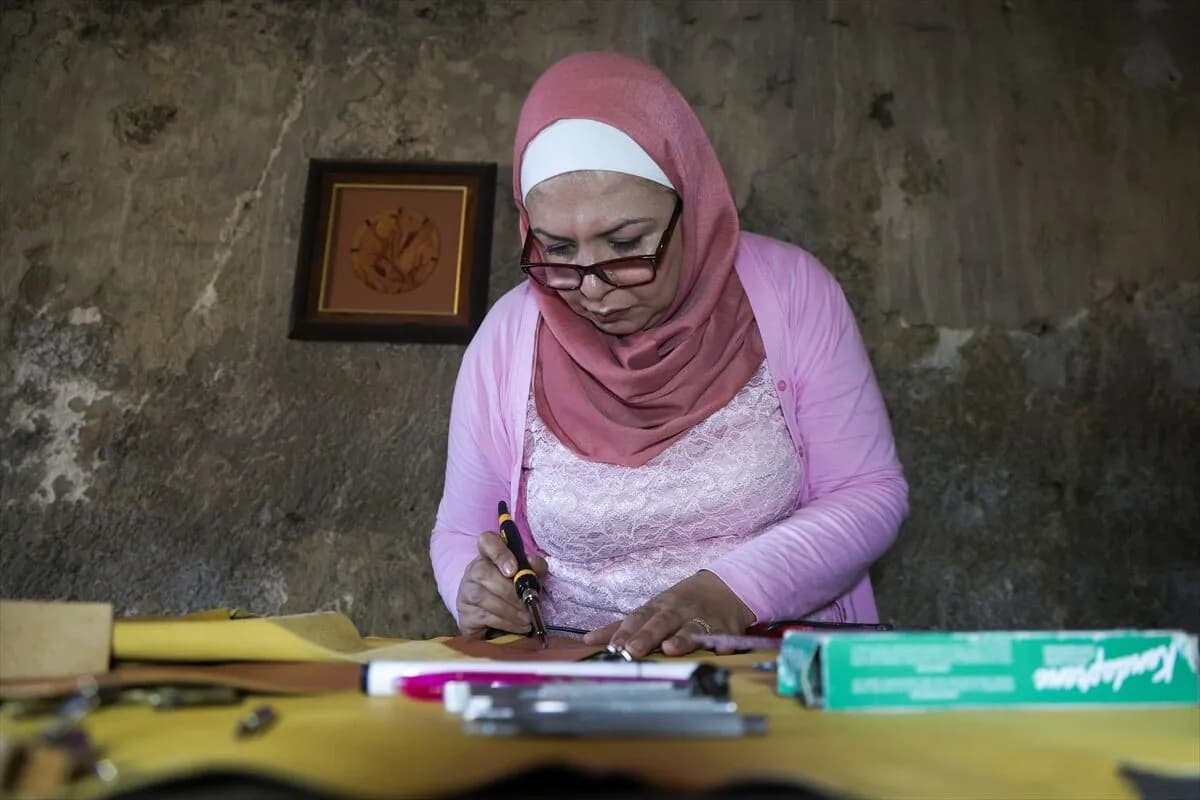 Syrian artisans preserve threatened craft
