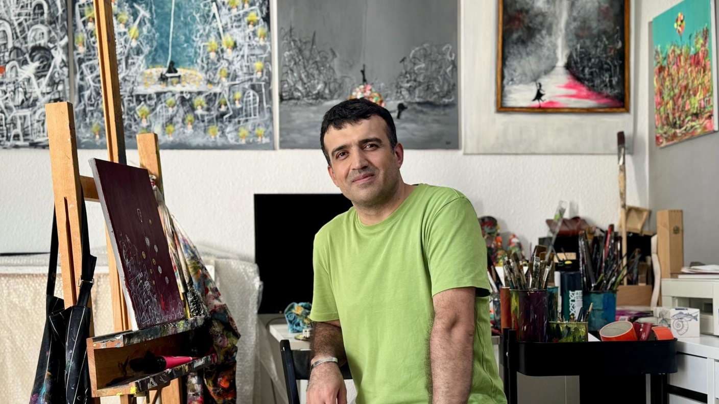 Syrian artist from Aleppo portrays war and hope