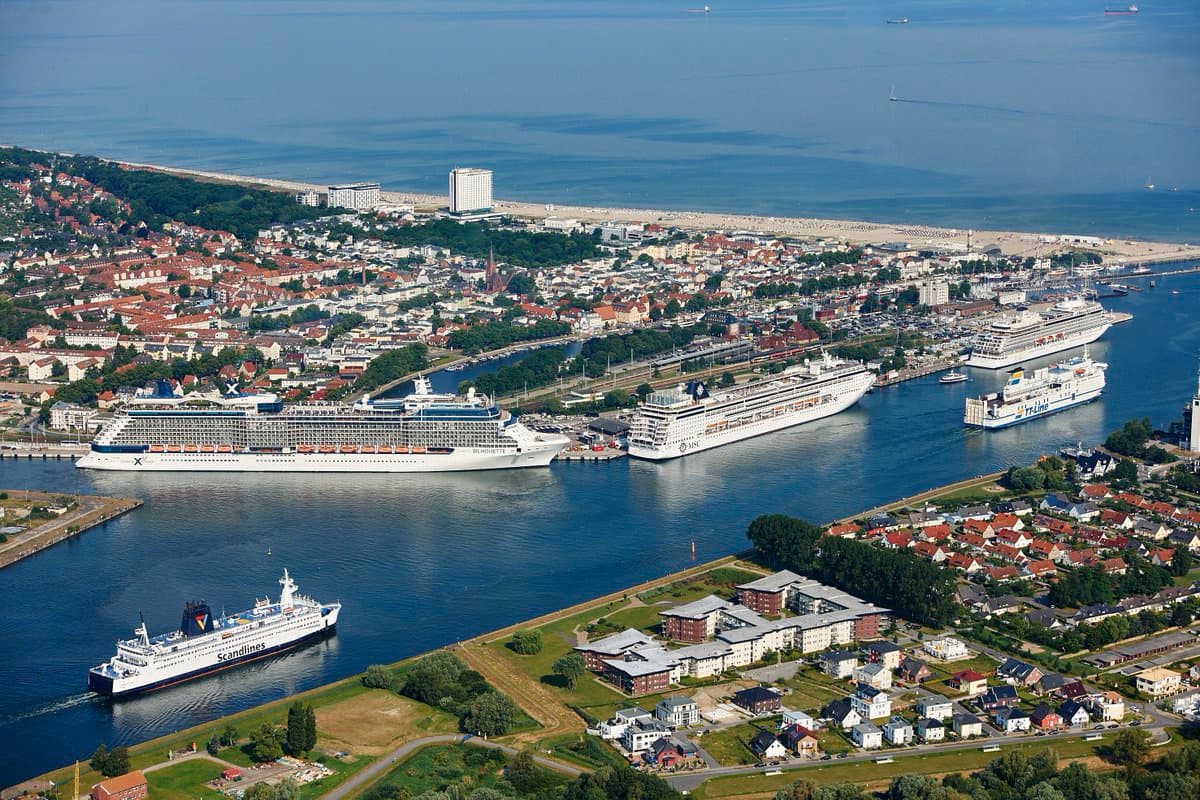 Police detain three Syrians at Rostock port