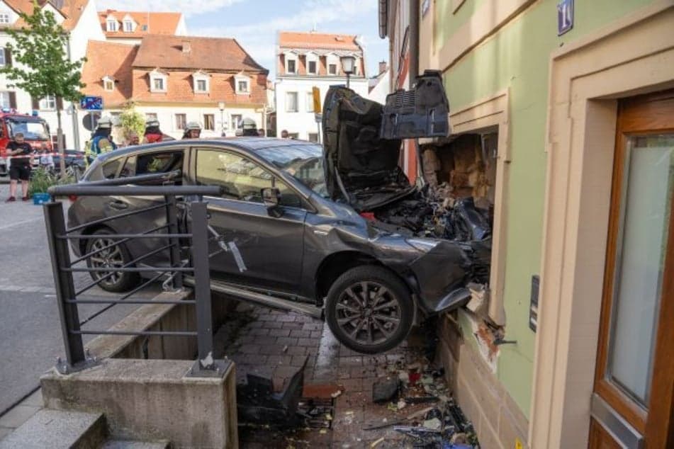Car crashes into Bavaria eatery, two injured