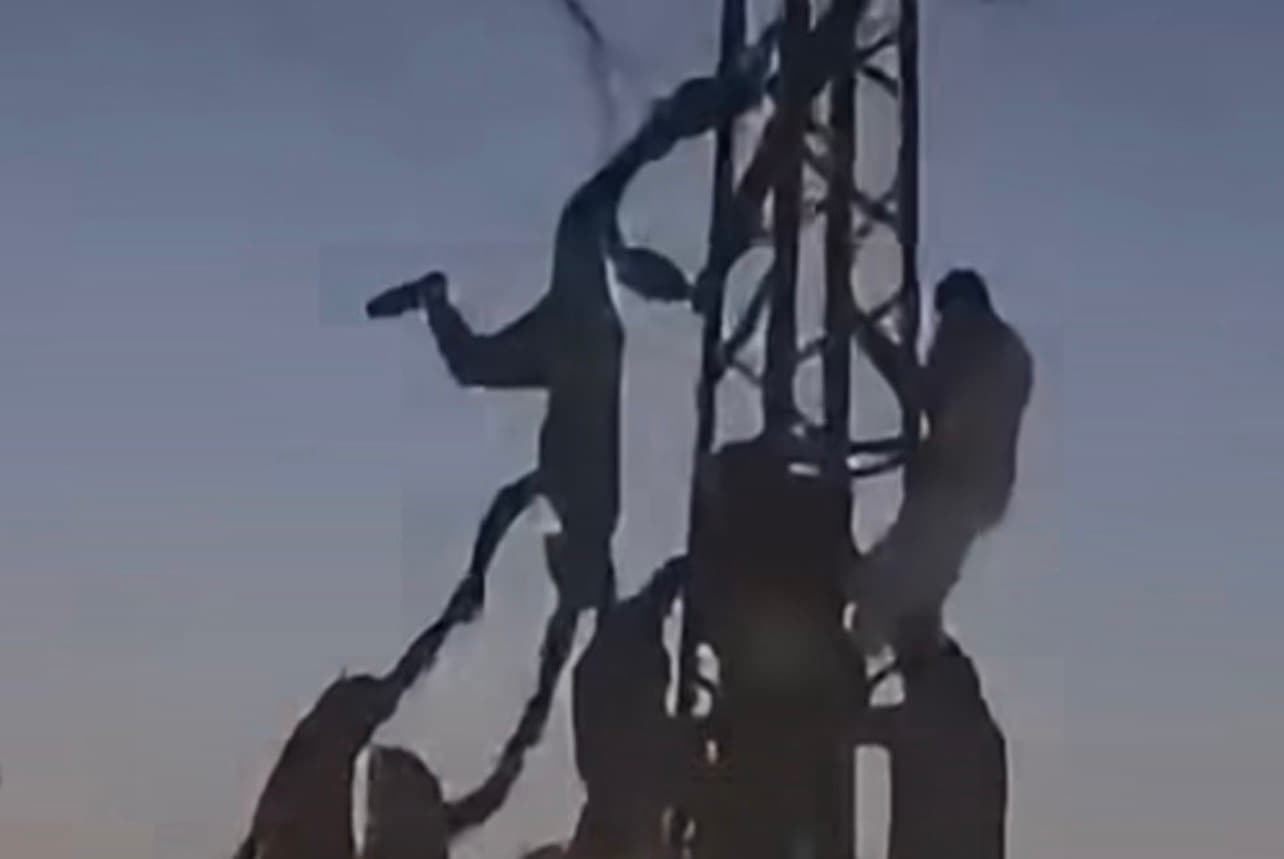 عامل الصيانة ينجي من صعقة في دير الزور
