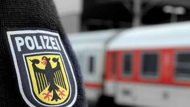 Iraqi man with knives on train in Germany