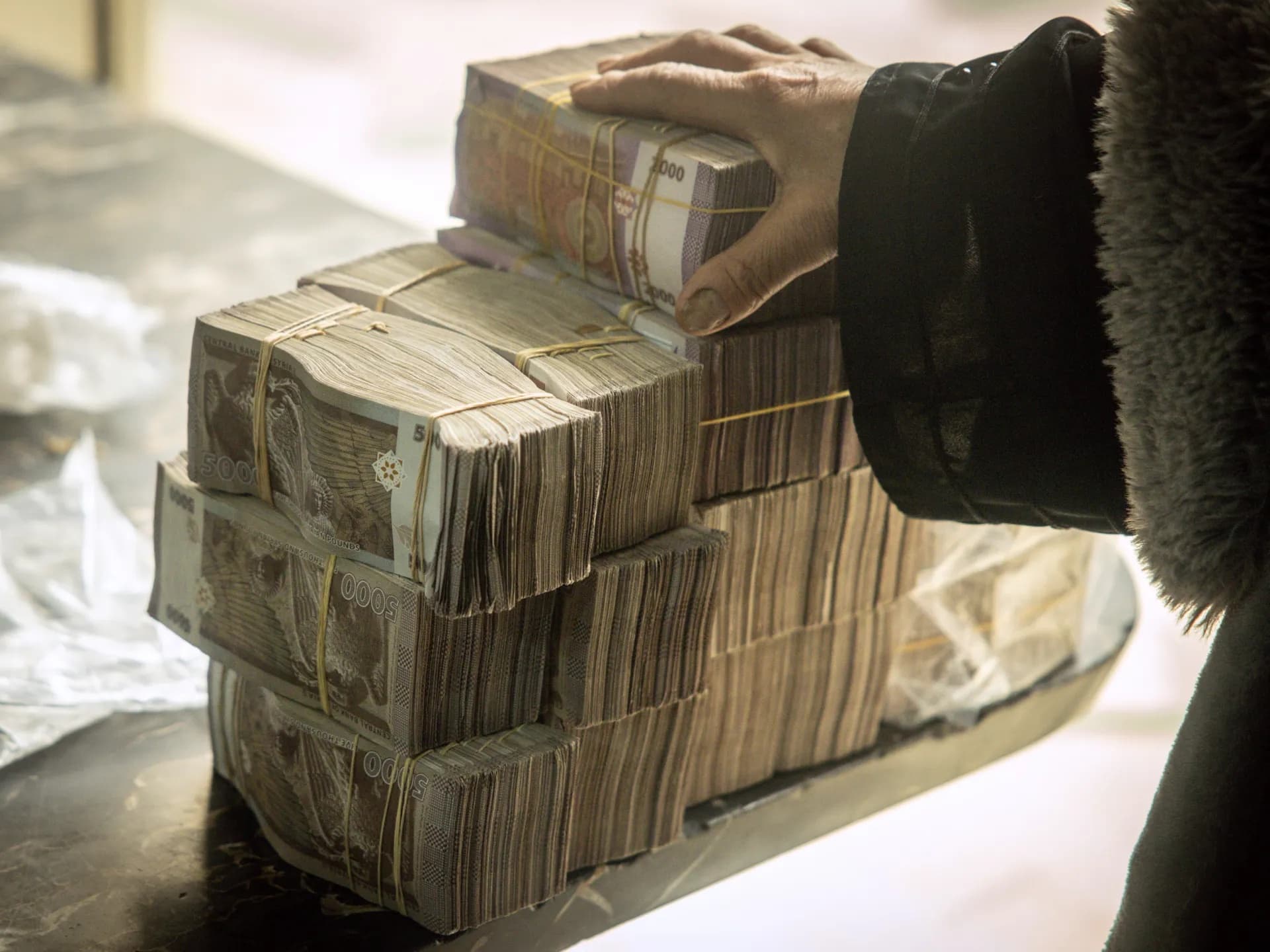Exchange rates for dollar, euro, and gold versus Syrian pound on August 6, 2026