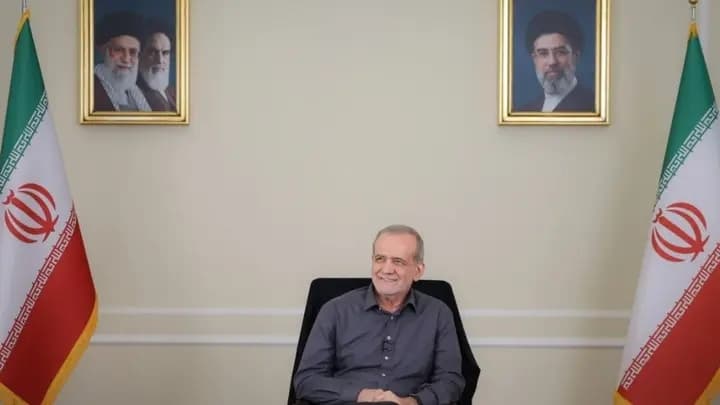 بزشكيان: التواصل مع خامنئي صعب حاليًا
