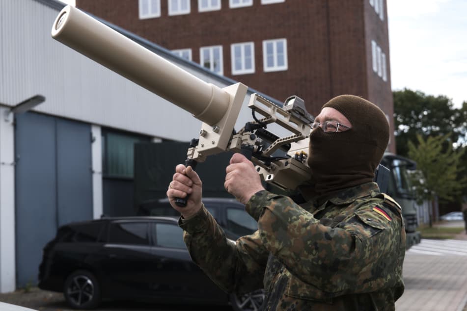 Hamburg faces 3-day military drill