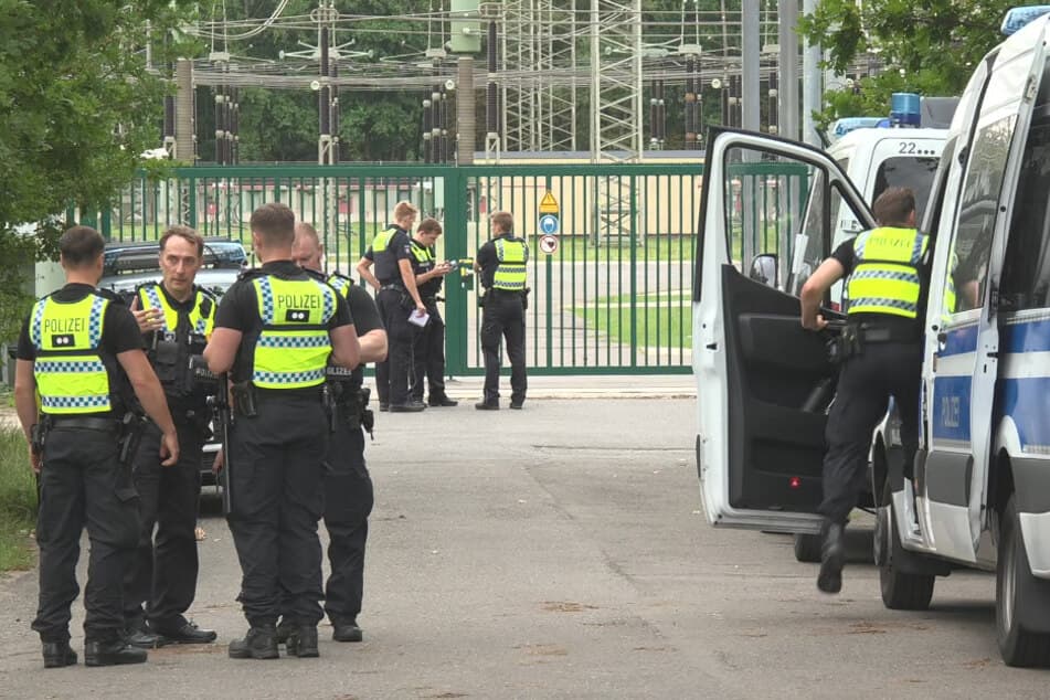 Hamburg police increase alert after power plant attacks