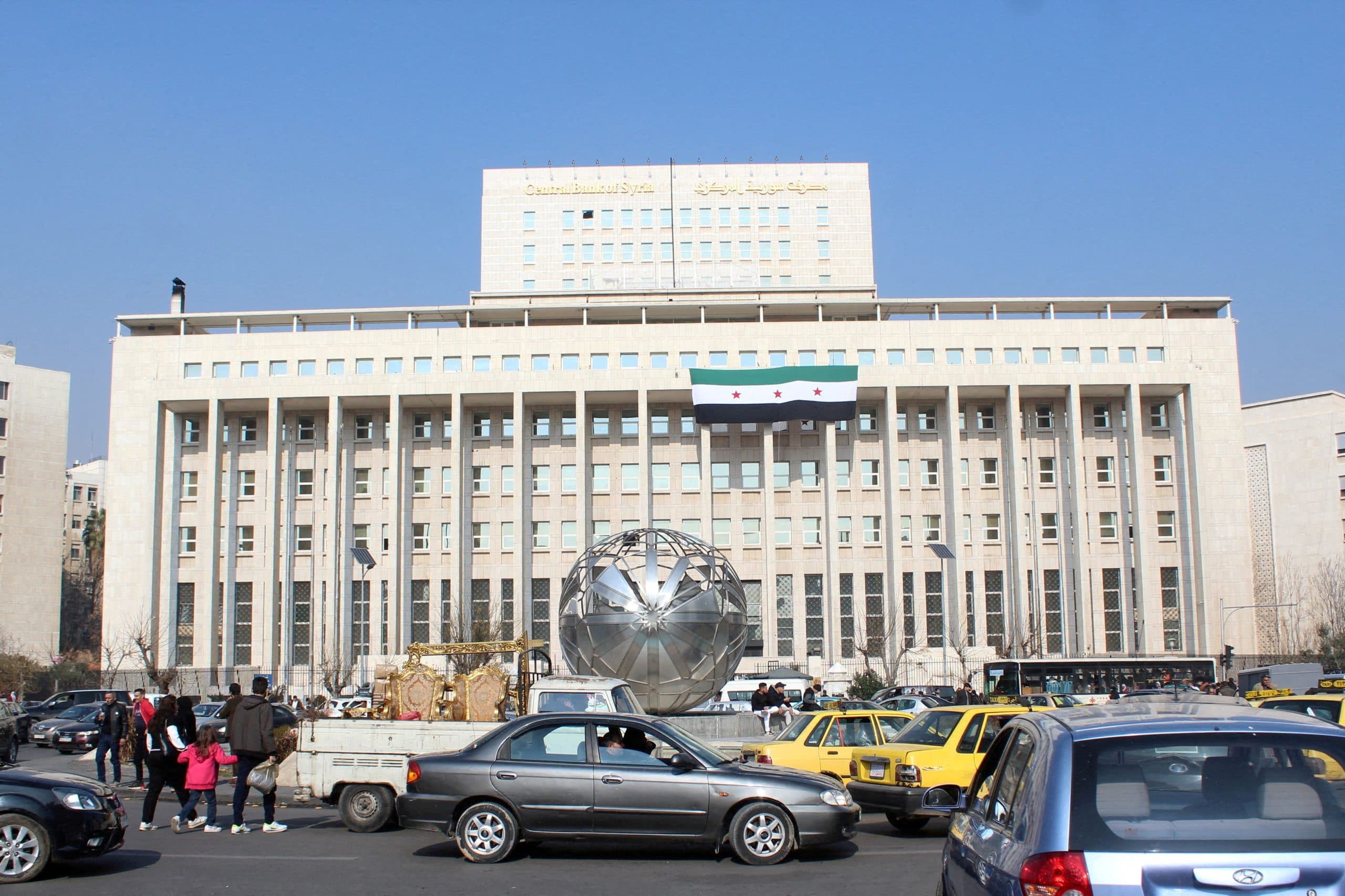 مصرف سوريا يعيد الاتصال بسويفت ويطلق تحويلات بالدولار