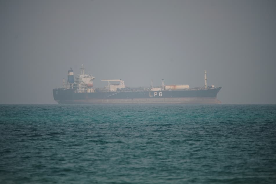 الحوثيون يهاجمون مدن سعودية بالصواريخ والمسيّرات