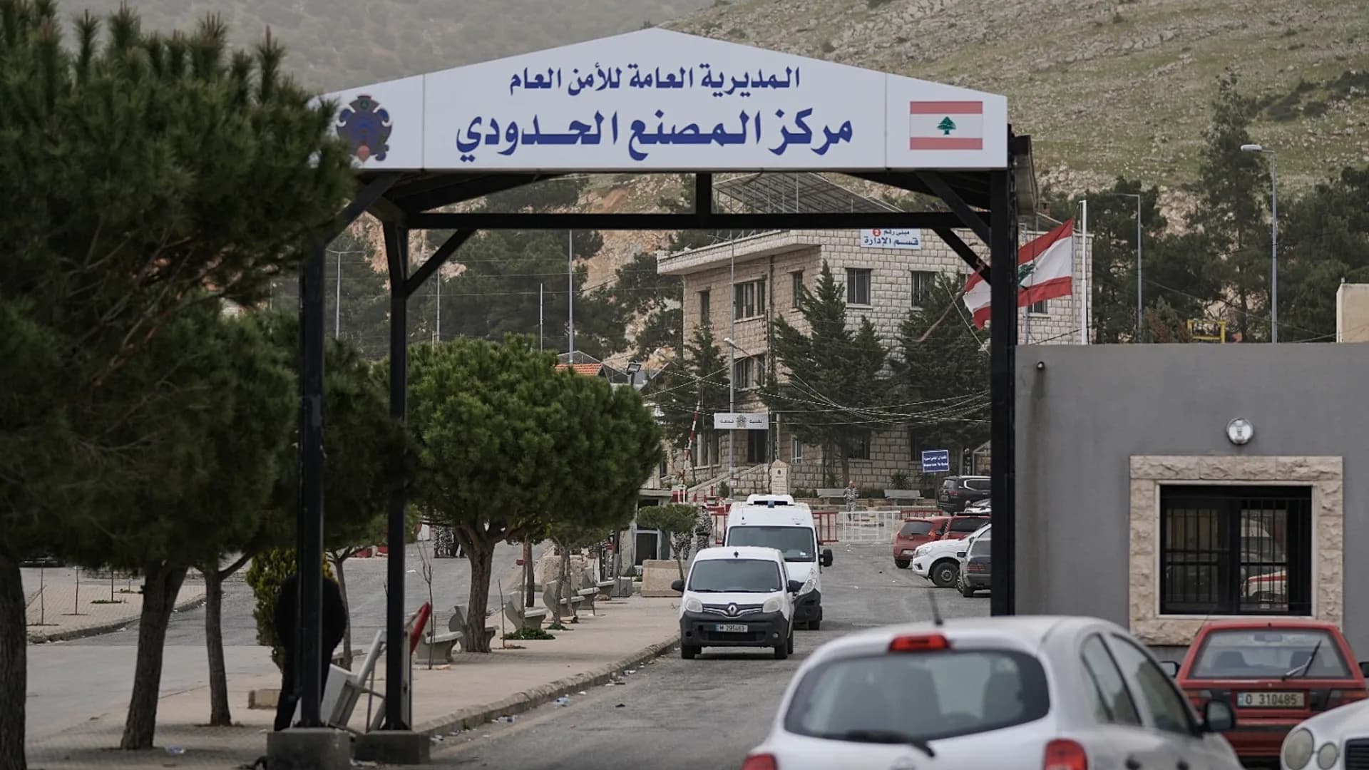 تورط السماسرة في عبور السوريين إلى لبنان