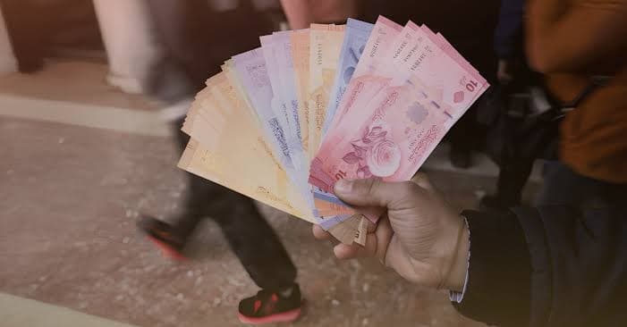 أسعار الدولار واليورو والذهب مقابل الليرة السورية الثلاثاء
