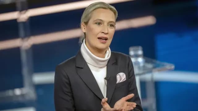 زعيمة البديل توجه رسالة للأجانب بعد فوز الحزب