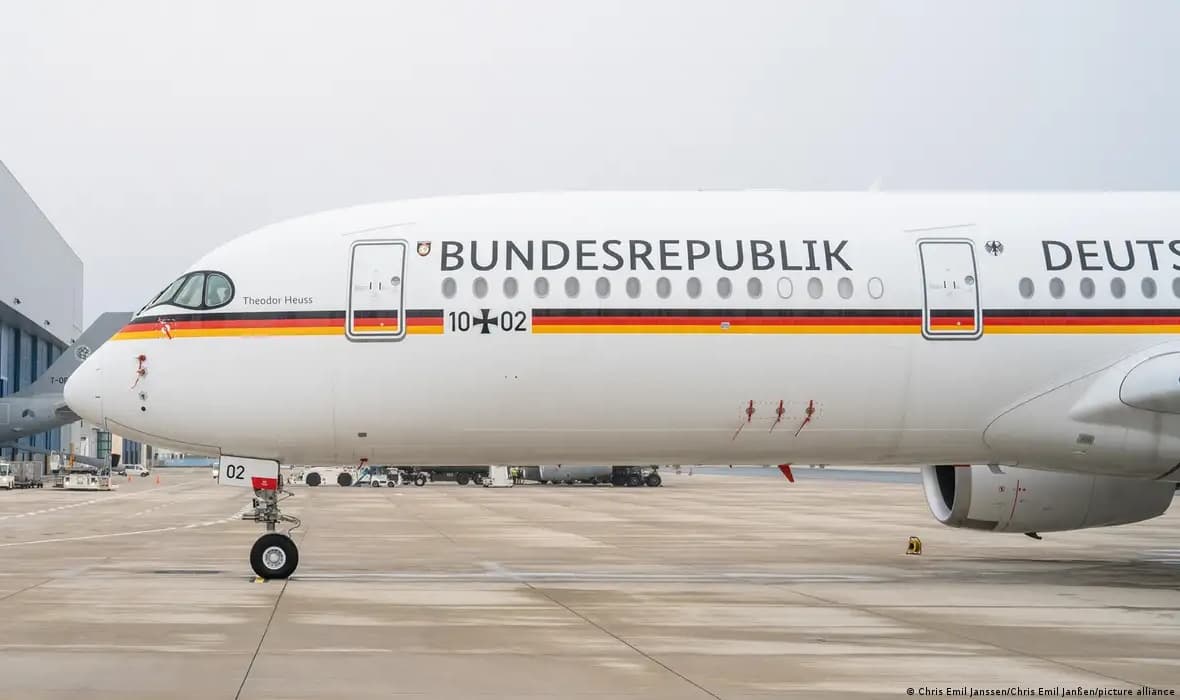 Deutsche Welle: Merkel's aircraft listed