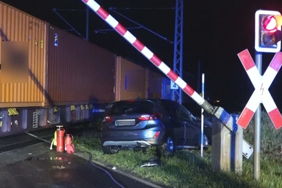 سيدة مسنّة تقتحم نقطة أمنية في ألمانيا وتتسبب في حادث
