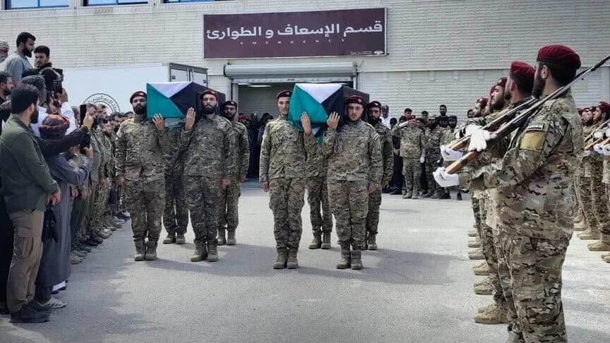 تشييع 11 عسكرياً قتلا بانفجار بدير الزور