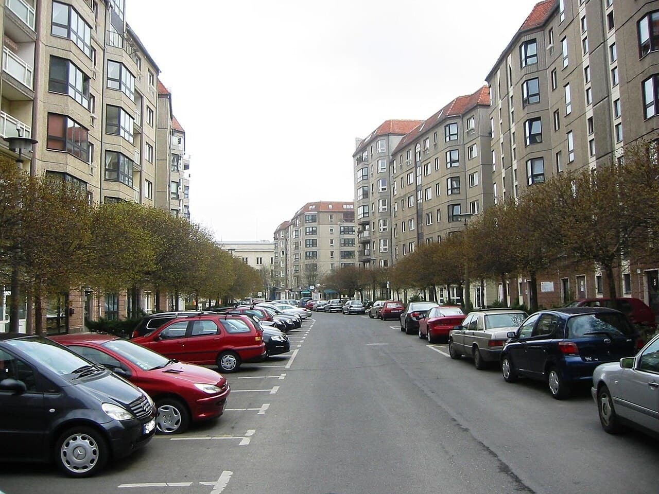 Meretz advances housing nationalization law