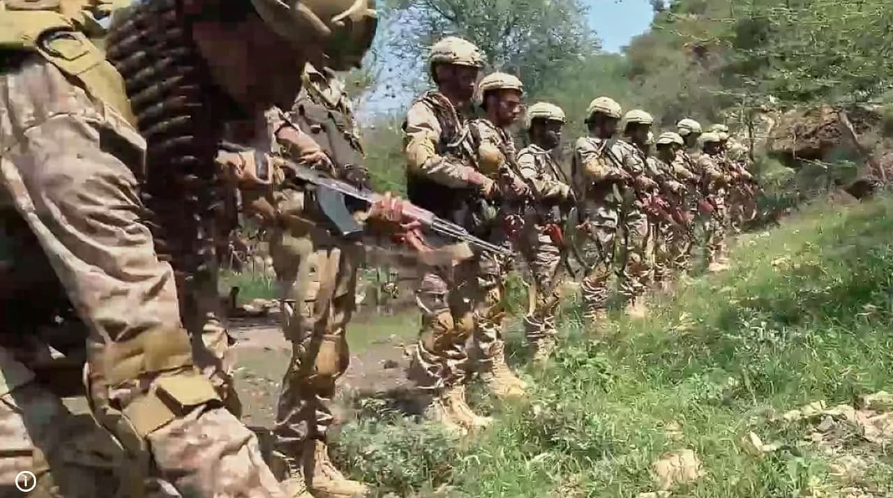 Houthis Warn of Strikes Over Bab al-Mandeb
