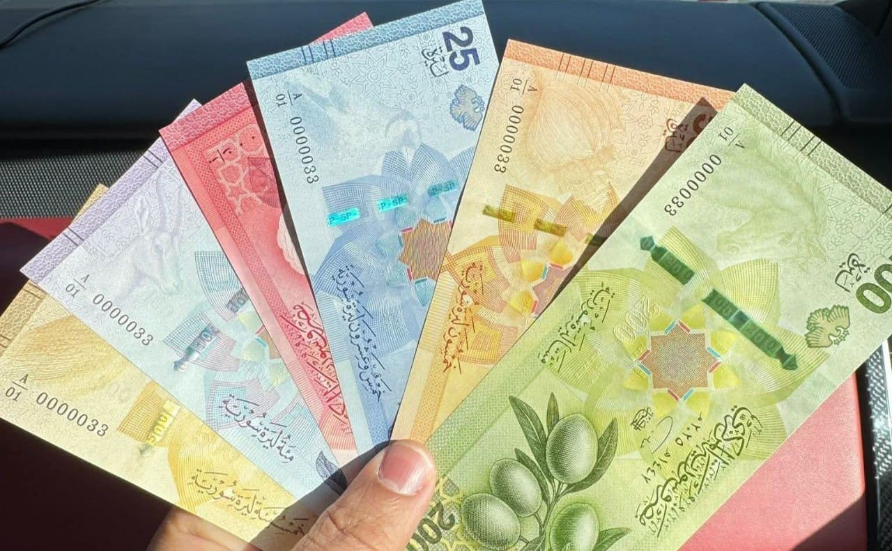 أسعار الدولار واليورو والذهب مقابل الليرة السورية السبت