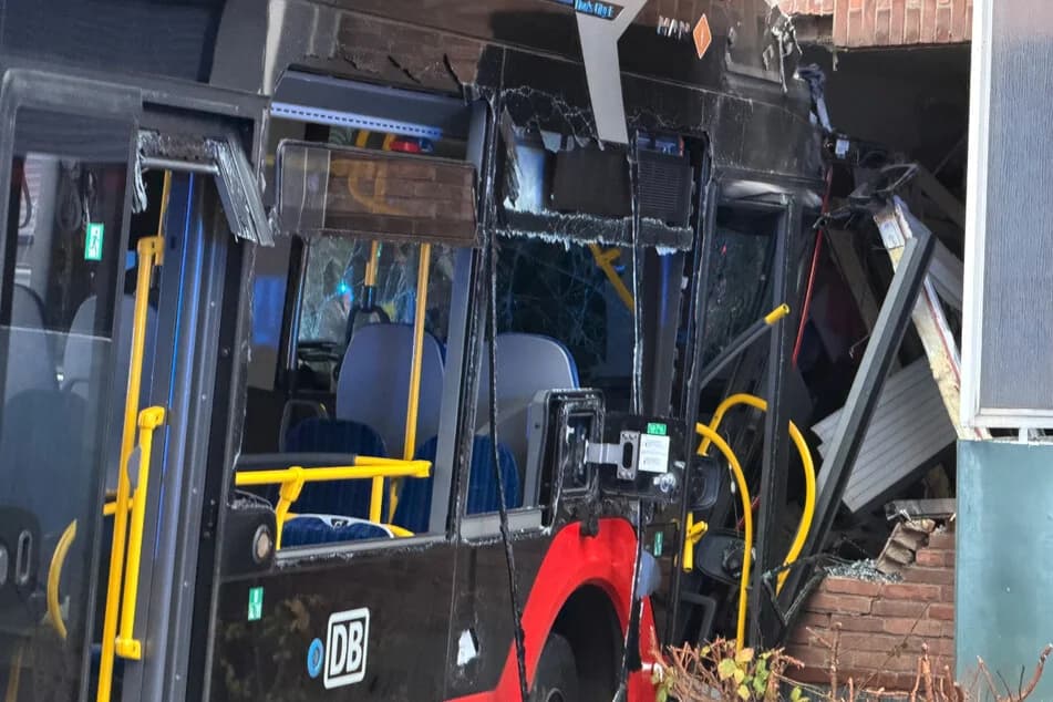 German bus crash, 12 hurt