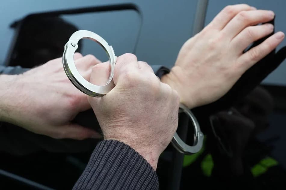 توقيف أربعة بشبهة العنف
