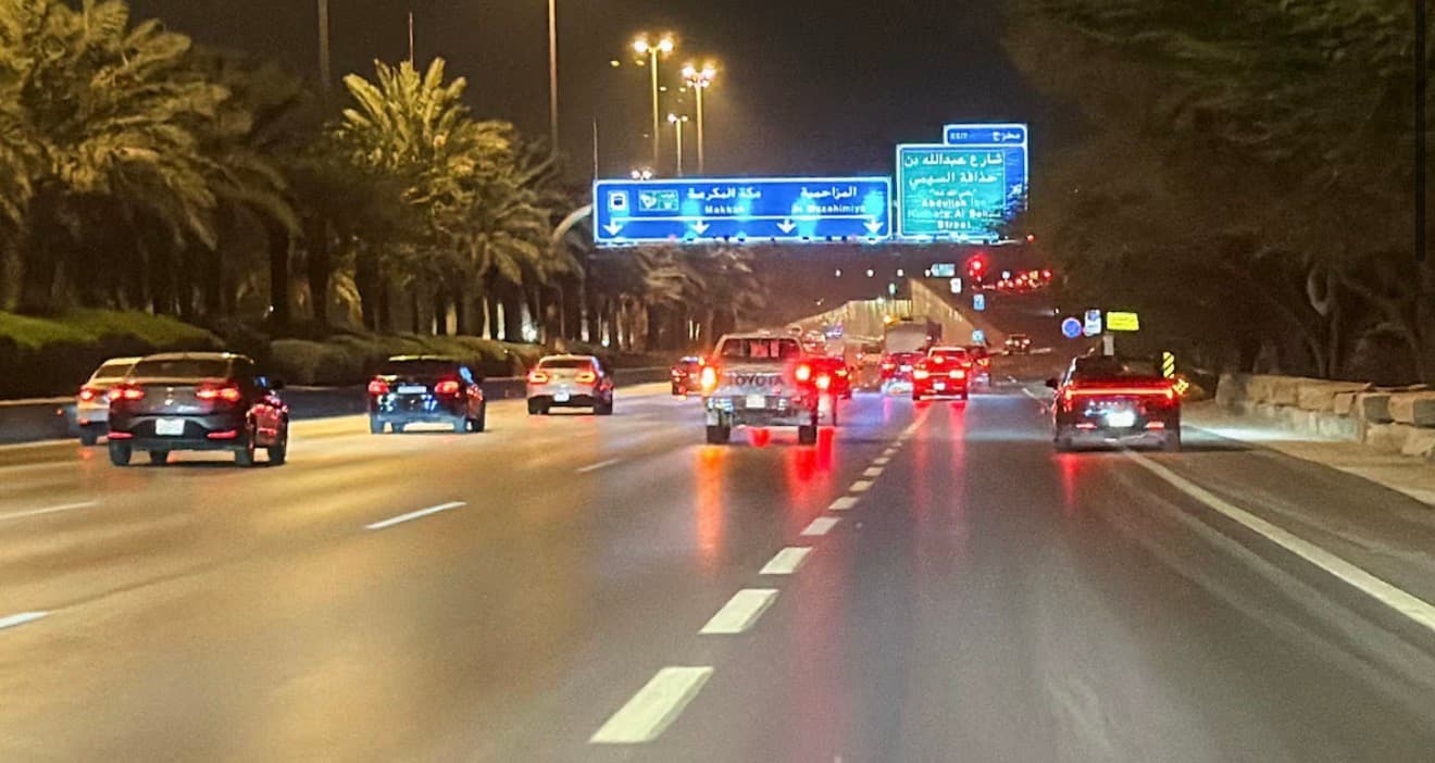 واشنطن تنصح غير الأساسيين بمغادرة السعودية
