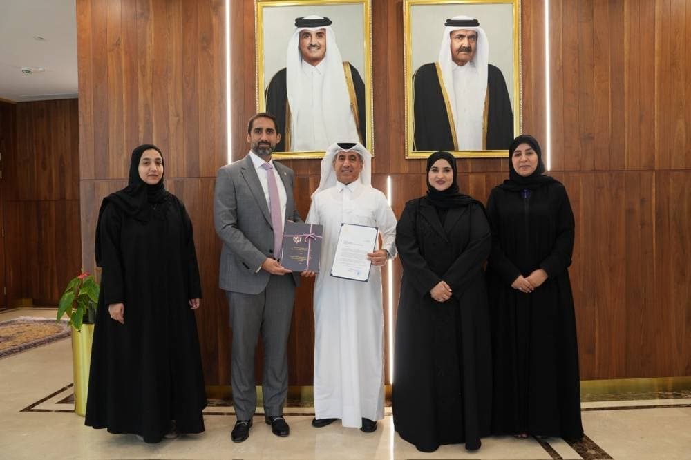 Education Minister holds talks with Panama envoy
