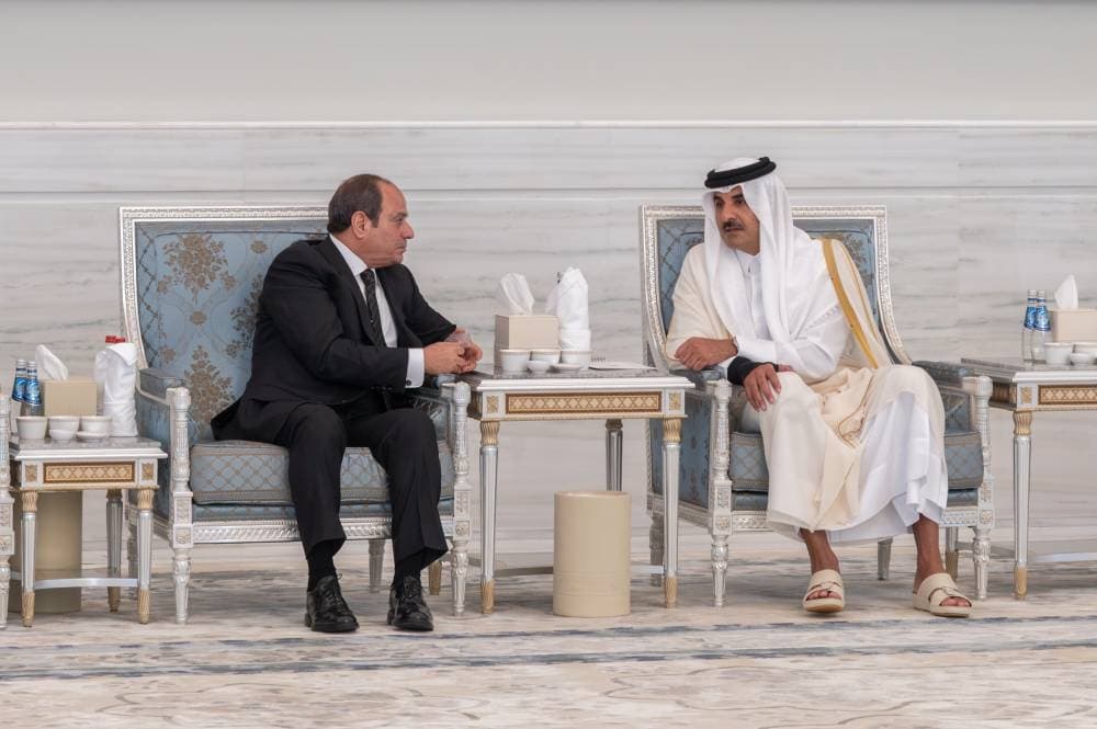 صاحب السمو يستقبل الرئيس المصري