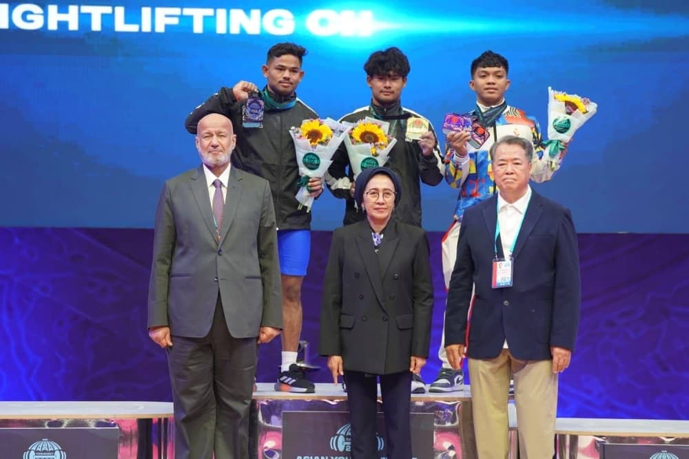Barrier crowns Asian weightlifting winners