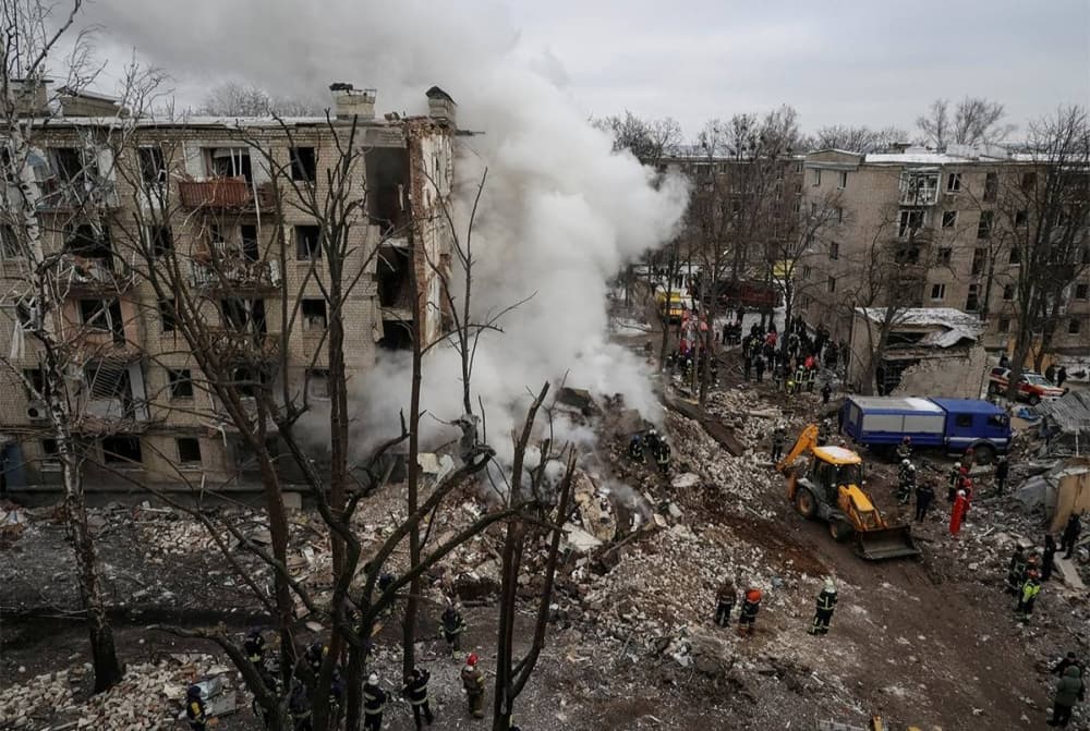 Ukraine hit by Russian strikes injuring four