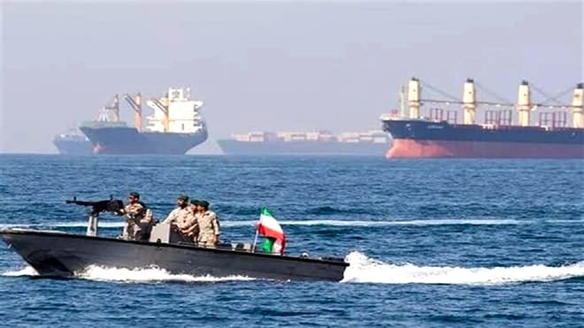 الحرس الثوري يستهدف أربع سفن في مضيق هرمز
