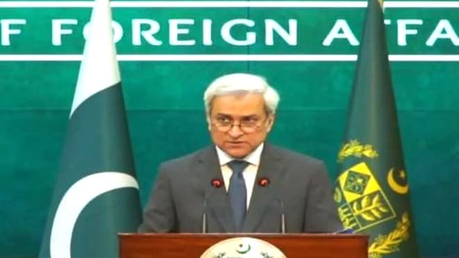 Pakistan cautions Houthis on Red Sea ships
