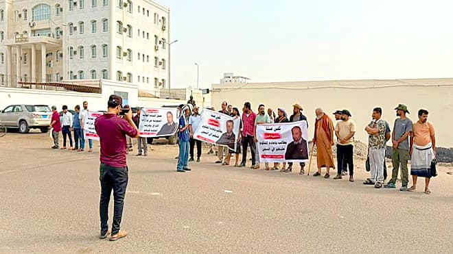 وقفة بعدن تطالب بتنفيذ حكم قضية أنجل الشعيبي