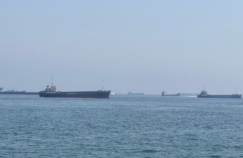 السعودية تبدأ من جديد في تصدير النفط عبر هرمز
