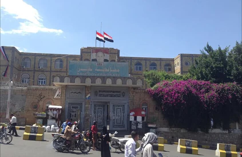 Army strikes Houthi sites in Taiz
