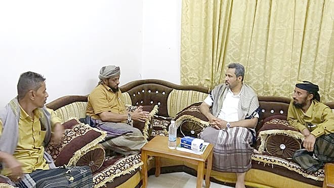 Hadhramaut Governor reviews Heizan front with Brigade commander